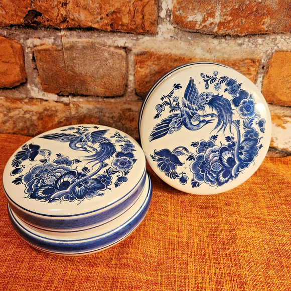 Two Gist-Brocades Delft Blue LIdded Trinket Bowls Hand-Painted 5.5" Floral Bird - Picture 10 of 12